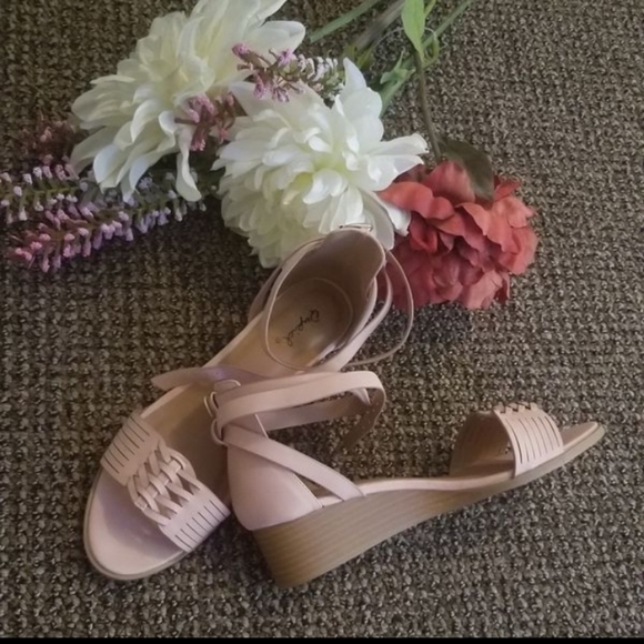 Qpid brand shoes - Picture 3 of 3